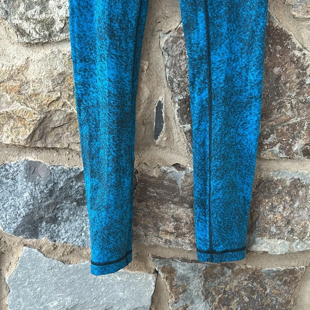 Lululemon Wunder Under Pant III in Spray Jacquard Shocking Blue Black Size 4